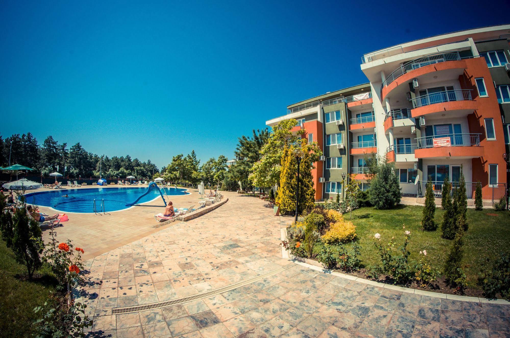 GT Green Fort Beach Apartments Sunny Beach Buitenkant foto